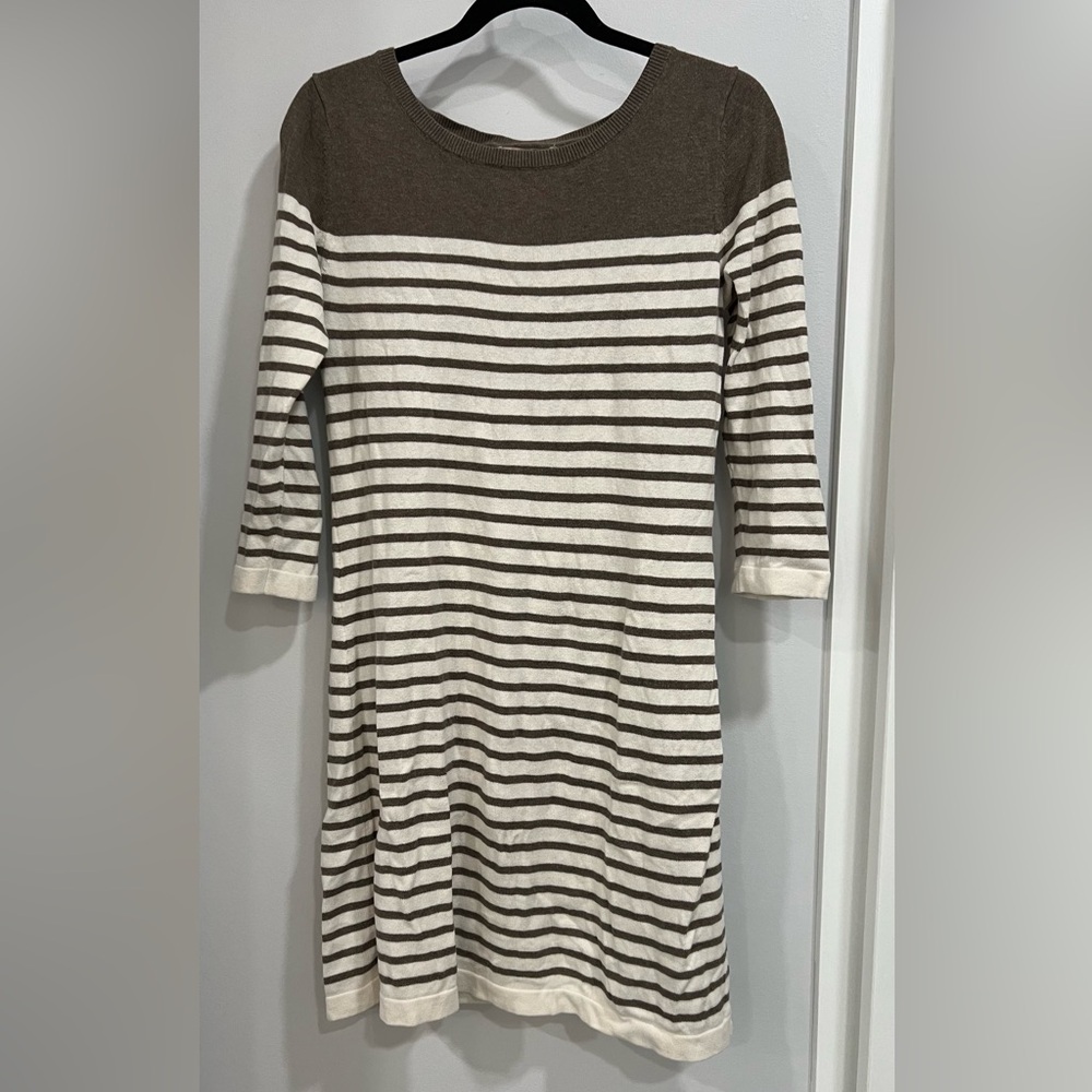 Banana Republic, medium sized, beautiful beown and cream sweater dress.